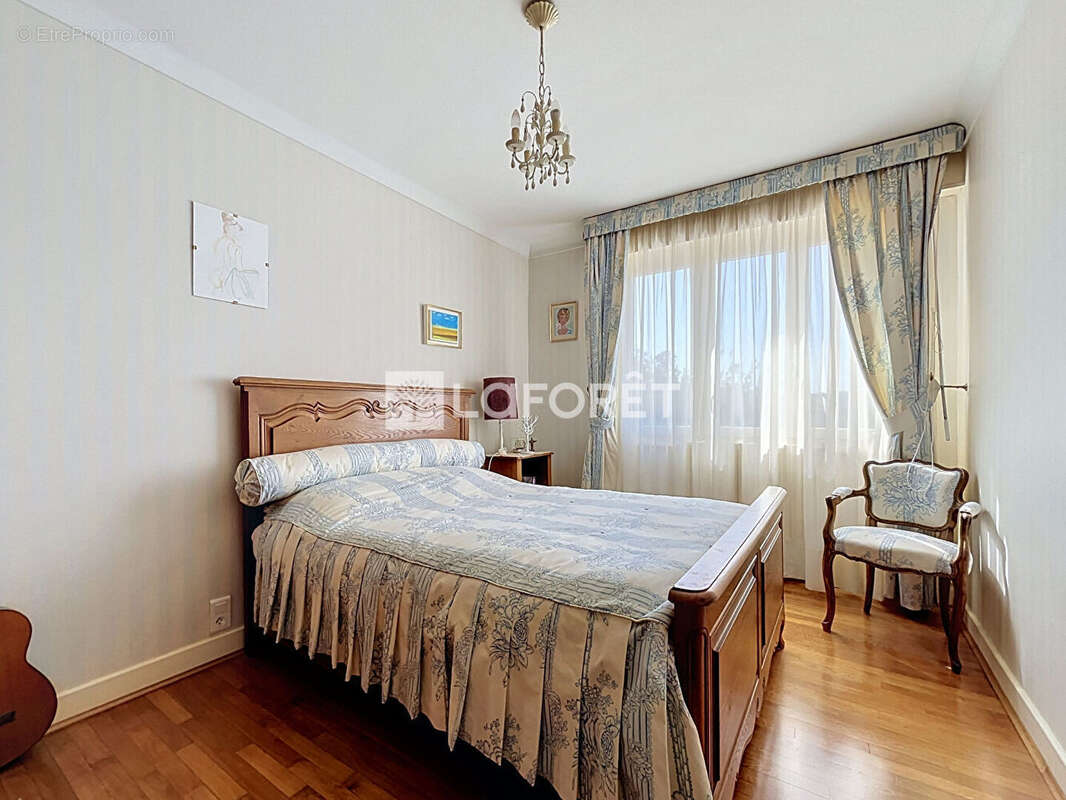 Maison Chamarandes Choignes 9 pièce(s) 260.31 m2 - photo 8