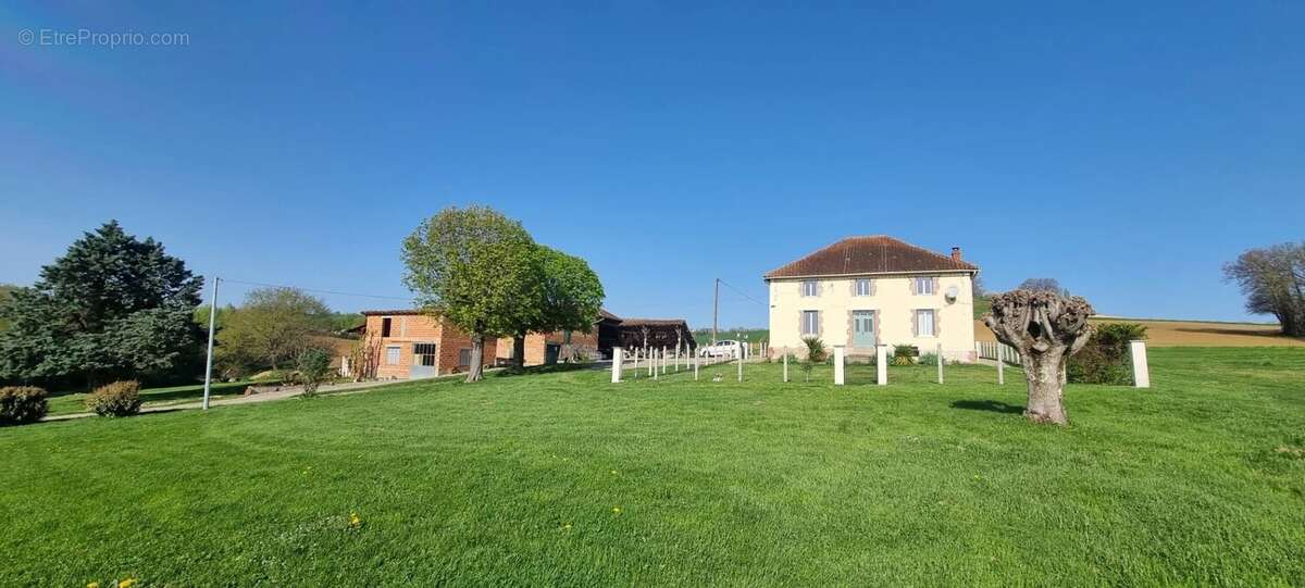 Maison à CASTELNAU-MONTRATIER