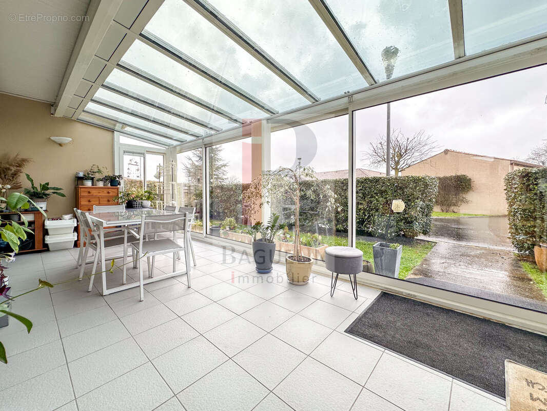 Maison à SAINT-LAURENT-DE-LA-PREE