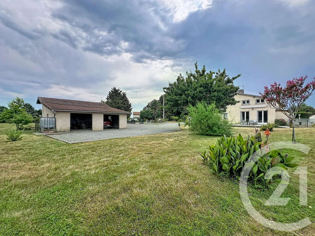 Maison 267 m² à Mirande  - photo 7
