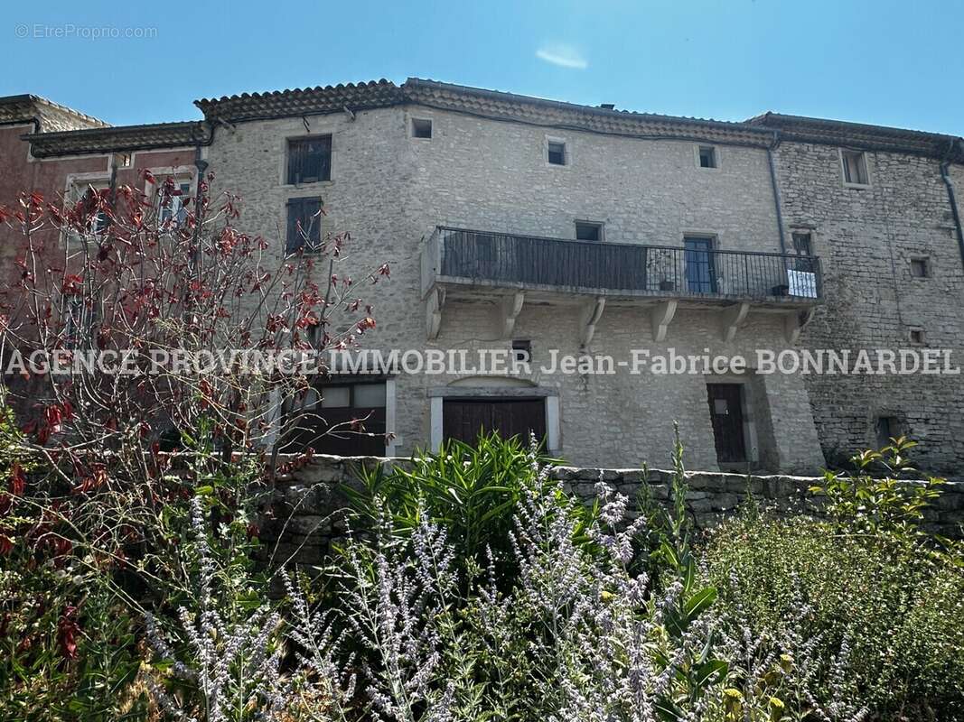 Maison 135 m² à Taulignan  - photo 2