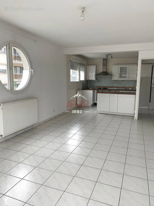 Appartement à COLLONGES-SOUS-SALEVE