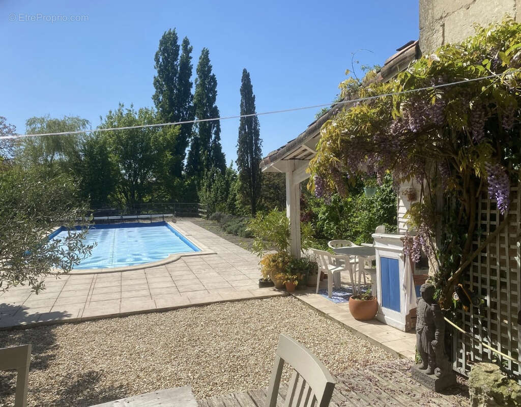 Maison à MONTLIEU-LA-GARDE