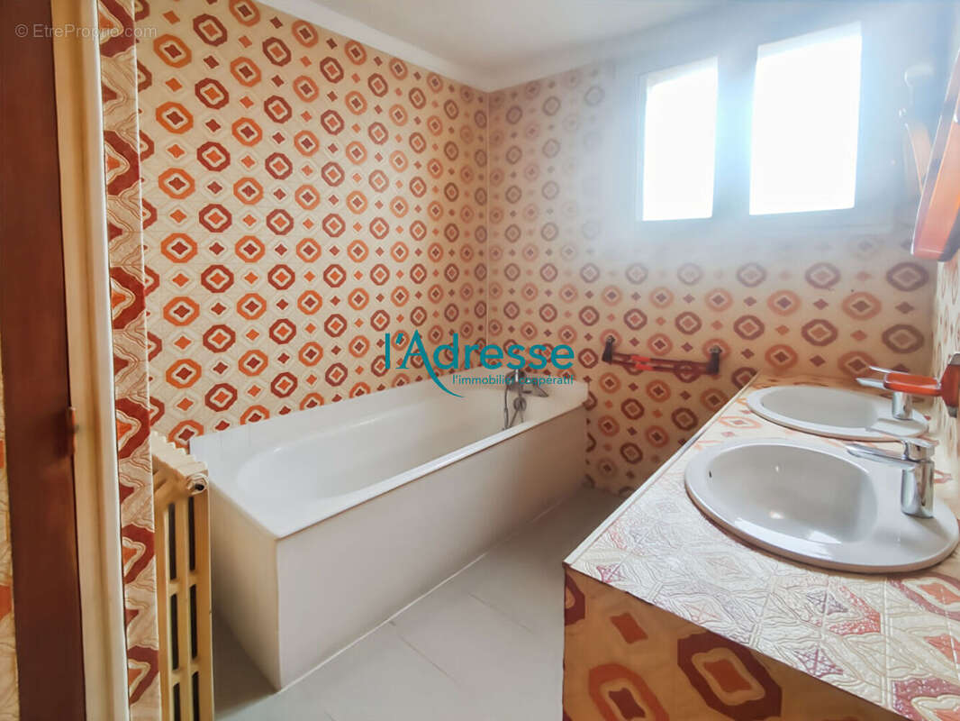 Maison à LE MESNIL-EN-VALLEE