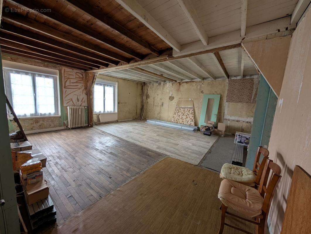 Ensemble de caractère avec 8 400 m² de terrain et vastes dépendances – Le Teilleul (50640) - photo 8