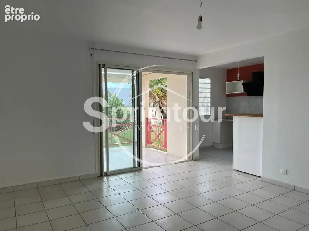 SAINT-CLAUDE - Appartement T3 rénové avec terrasse dans une résidence sécurisée avec piscine - photo 19