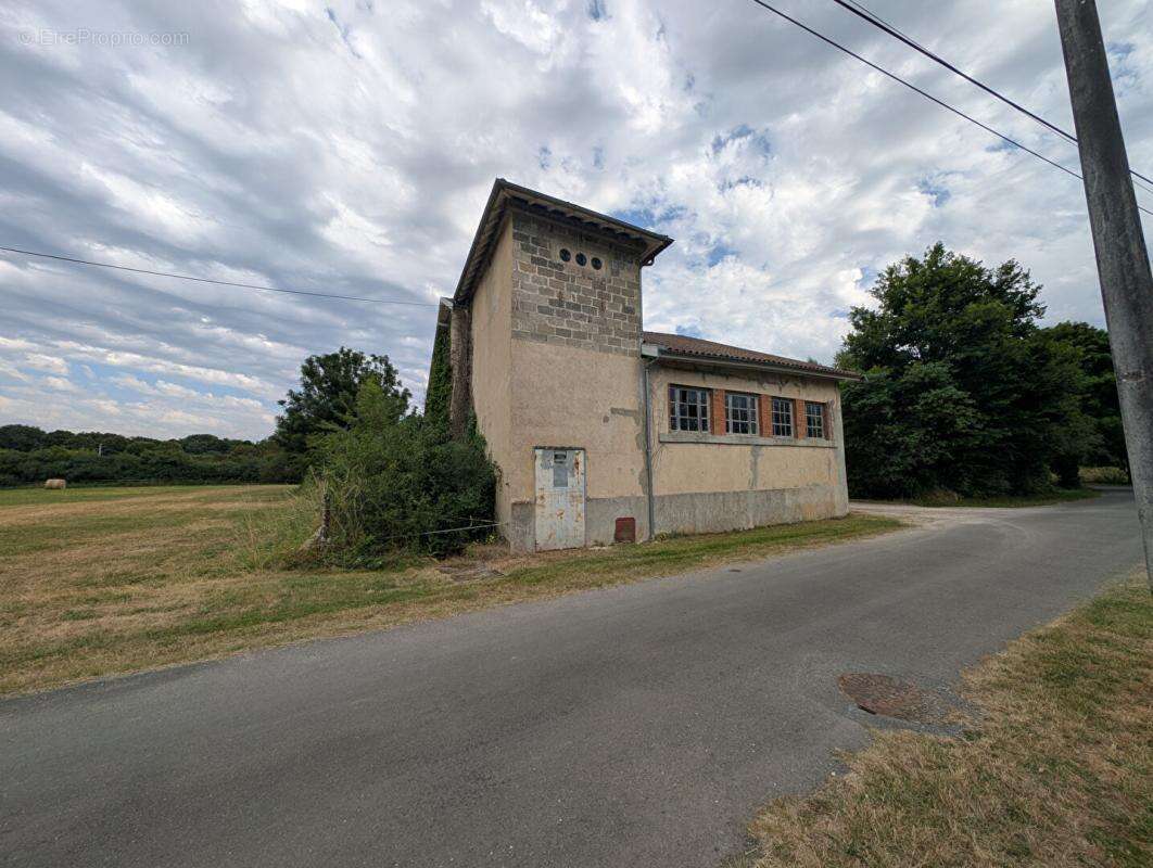 Appartement à AGONAC