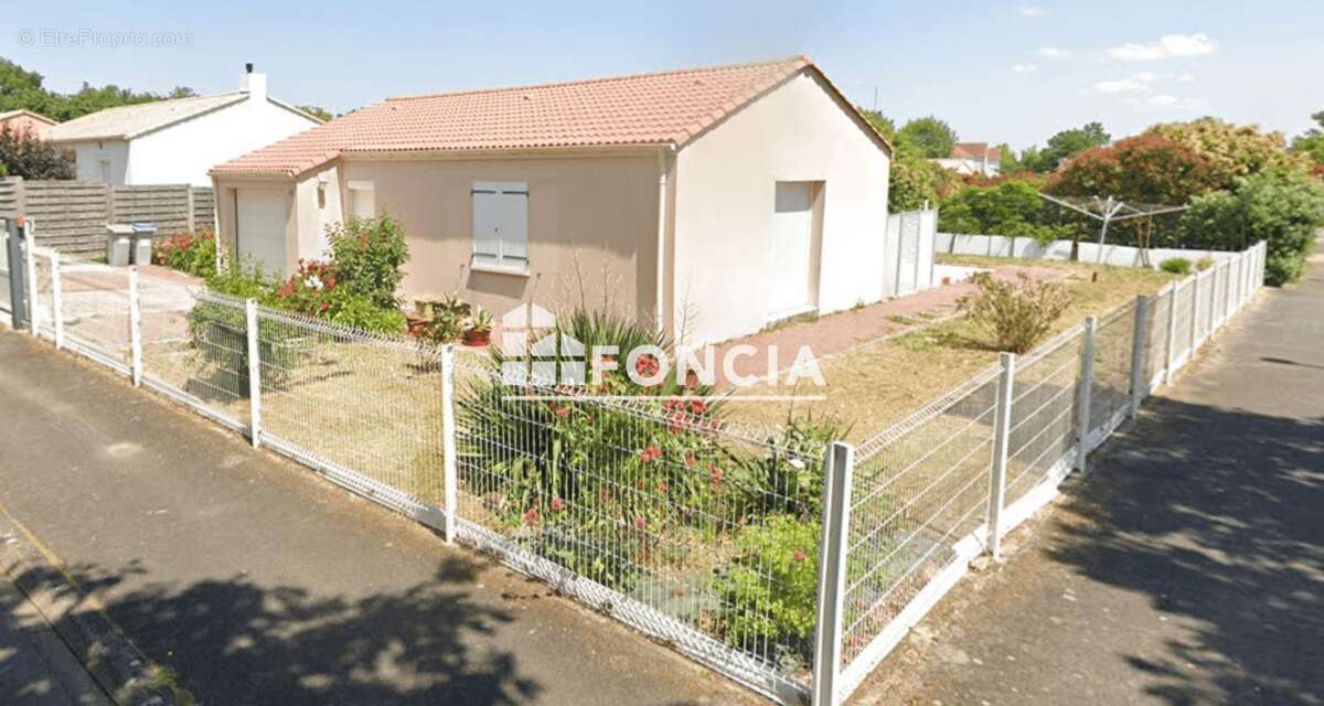 LE PELLERIN / CHÊNE VERT : maison T4 de plain-pied de 102 m2 avec 3 chambres, terrasse, garage et jardin sur parcelle de 525 m2, - photo 15
