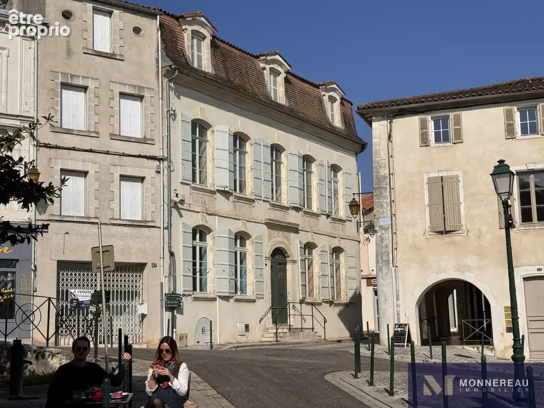 Batisse remarquable au centre ville - photo 15