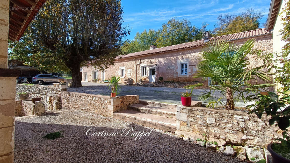 Maison à SARLIAC-SUR-L&#039;ISLE