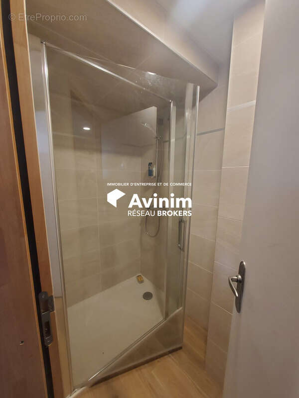 Commerce 133 m² à Allonzier-La-Caille  - photo 6