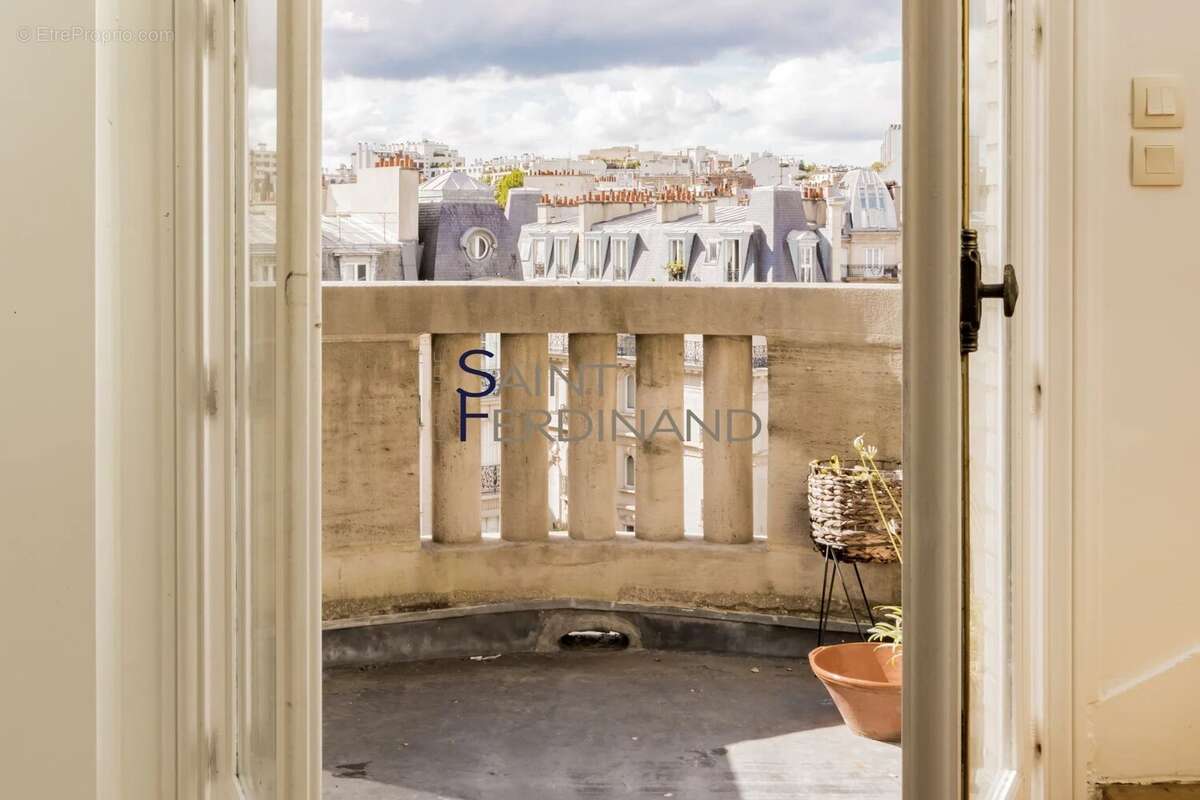 Appartement à PARIS-16E