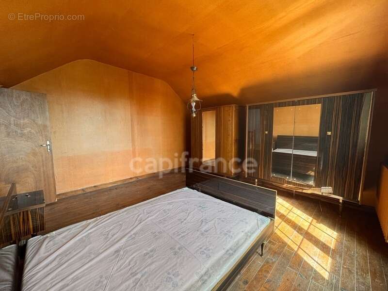 Maison à CLEDEN-POHER