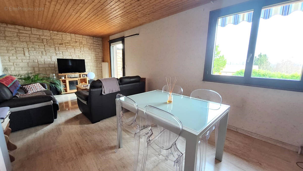 Maison à INJOUX-GENISSIAT