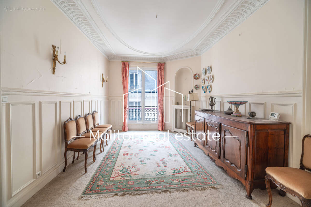 Appartement à PARIS-8E