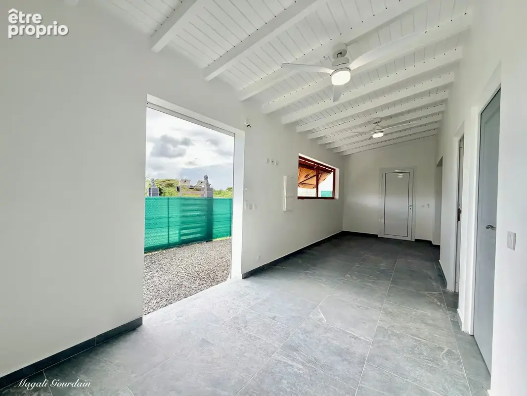 A vendre – saint-françois – villa contemporaine 2024 avec piscine & t2 indépendant - photo 16