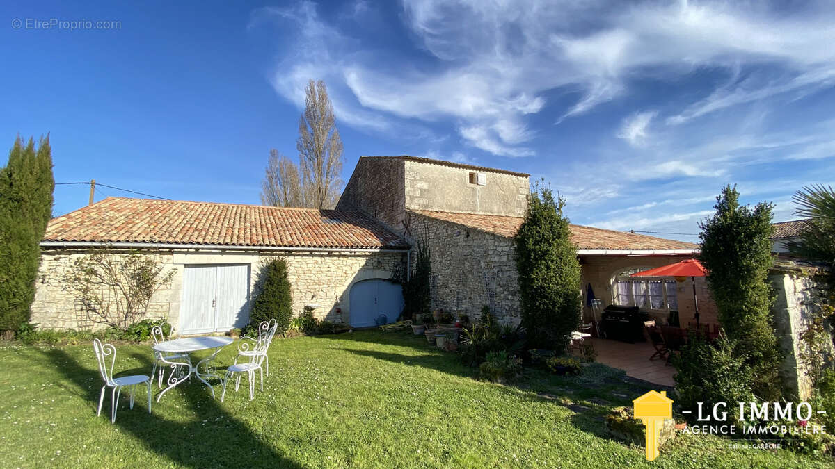 Maison à BOUTENAC-TOUVENT