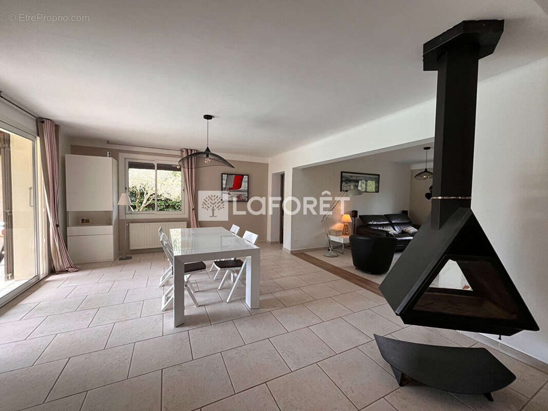 Maison à L'ISLE-SUR-LA-SORGUE