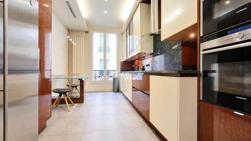 Appartement à PARIS-7E