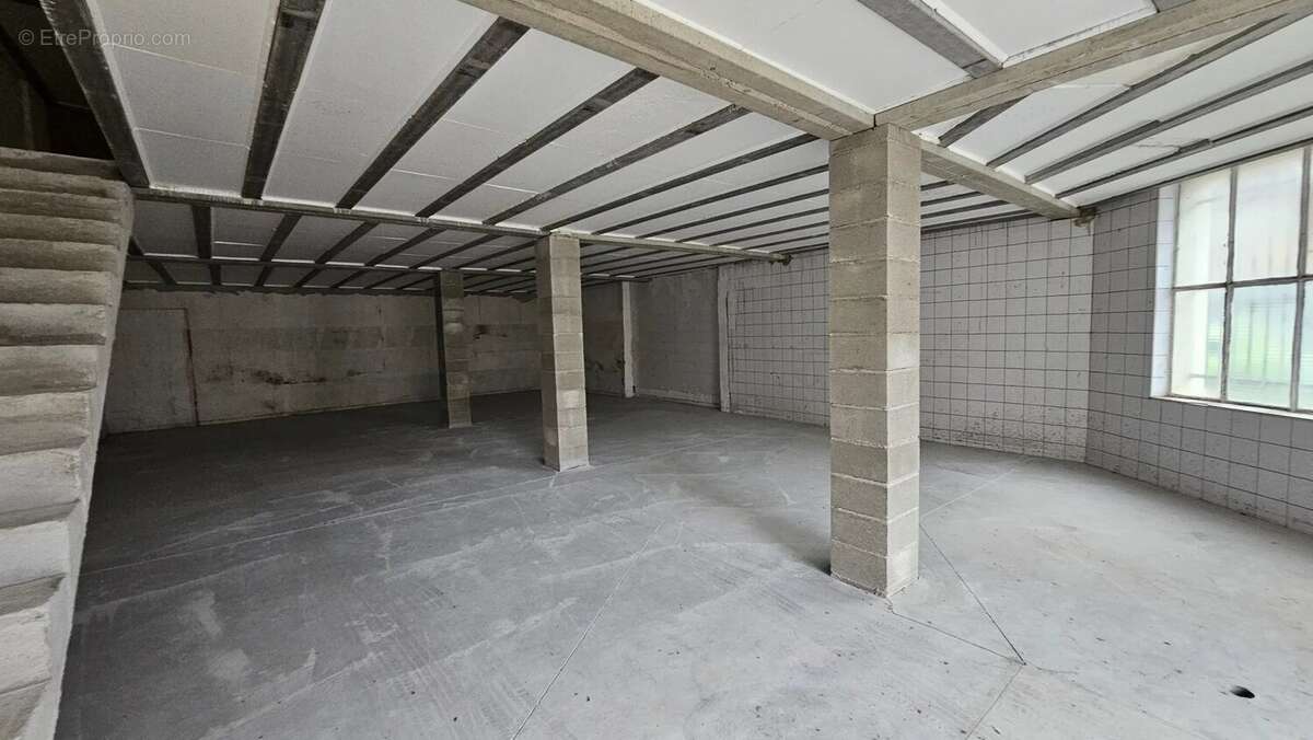 Commerce à LEZIGNAN-CORBIERES