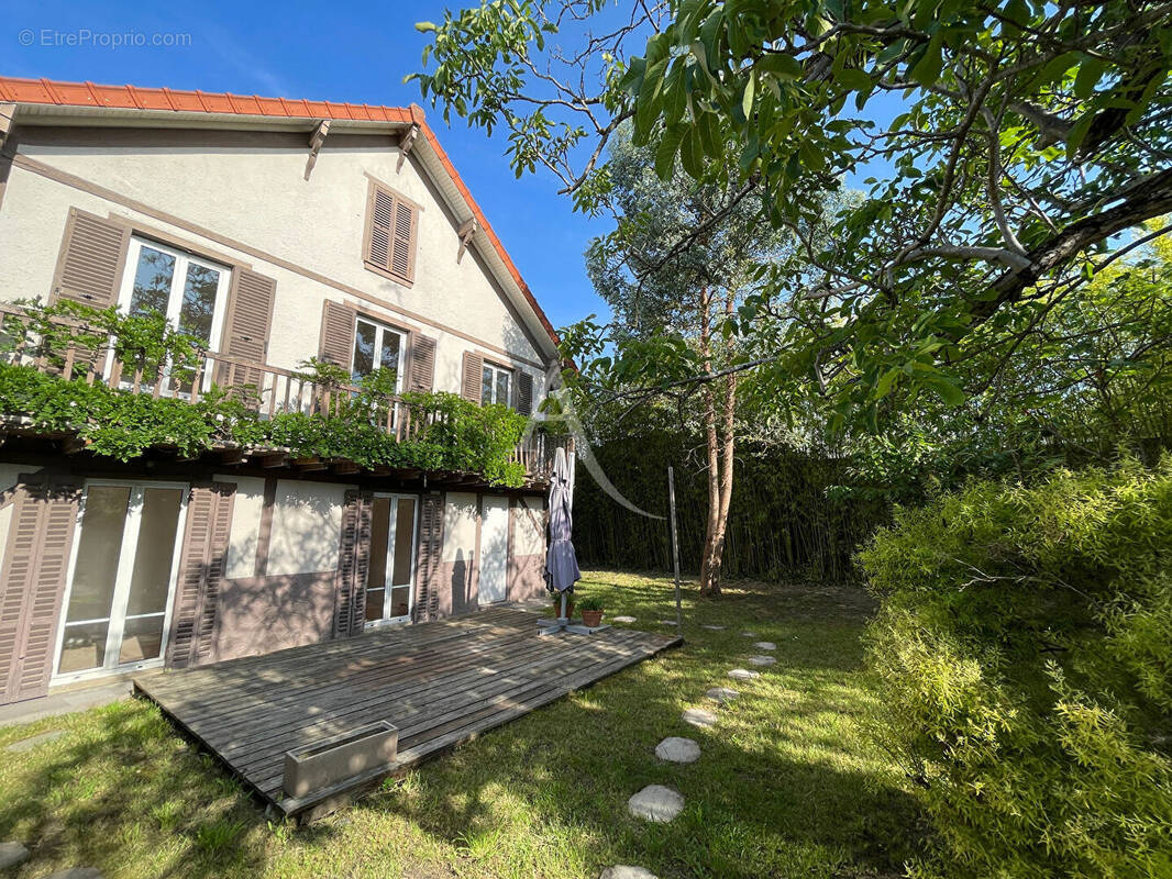 Maison à LE PERREUX-SUR-MARNE