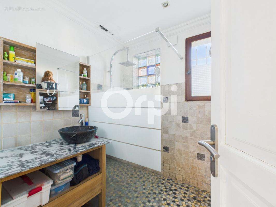 Maison à TOURRETTES