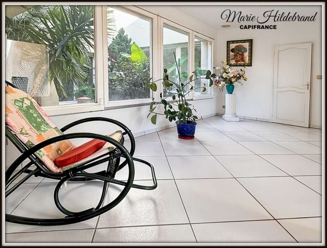 Maison d'architecte de caractère – 285 m² habitables – Vue dominante – Piscine – Grand garage - photo 4