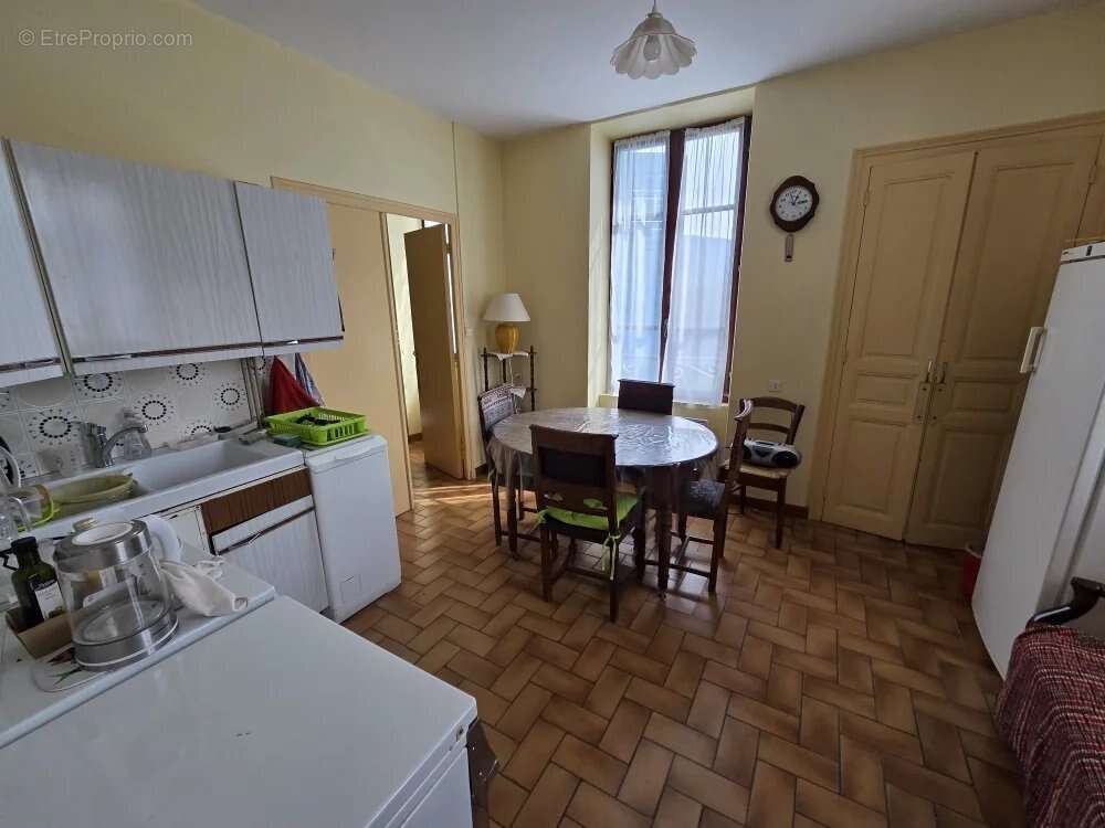 Maison à SAINT-MARTIN-DE-LA-CLUZE