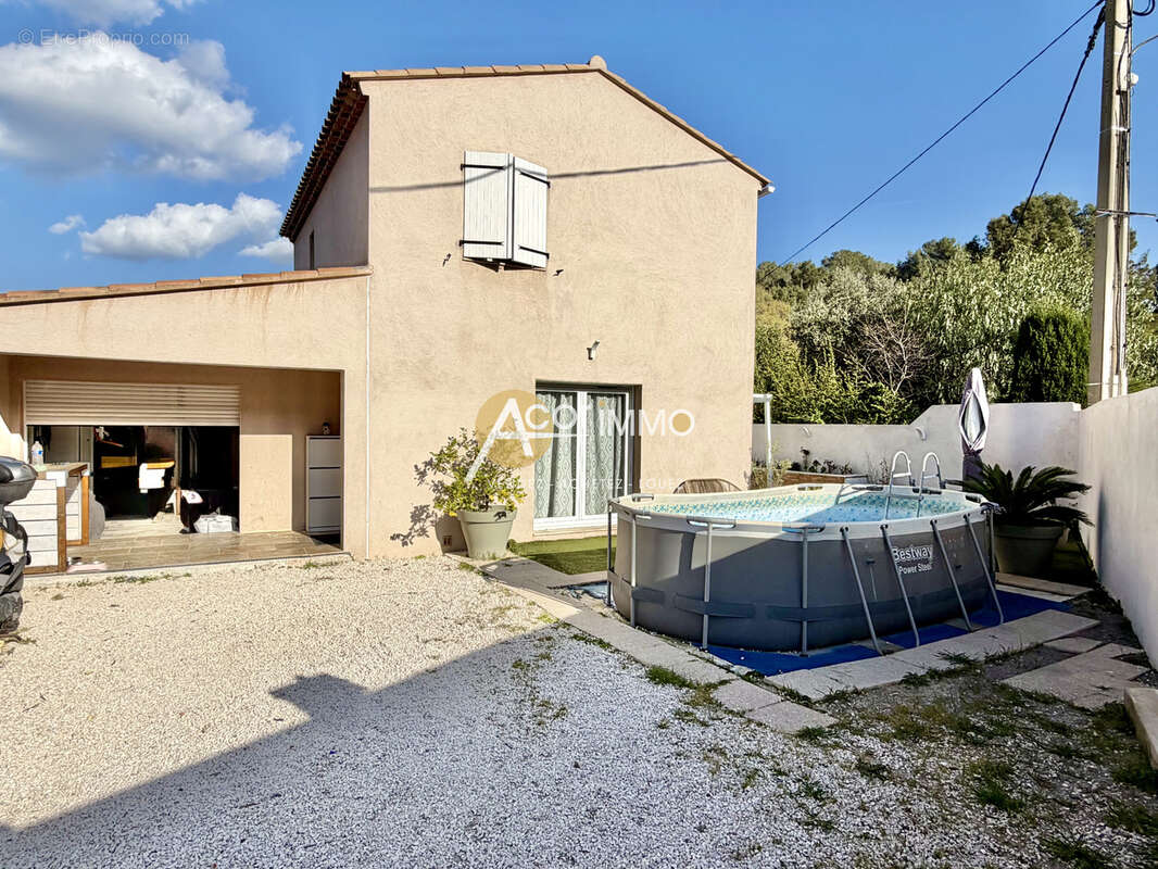 Maison à LE REVEST-LES-EAUX