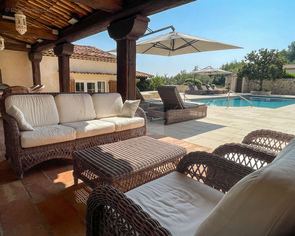 Superbe propriété - 437m2 - Domaine fermé - photo 19