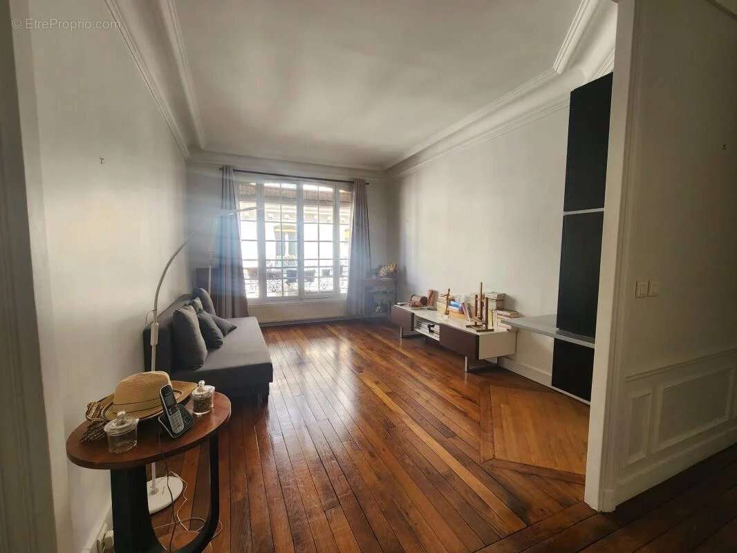 Appartement à PARIS-3E