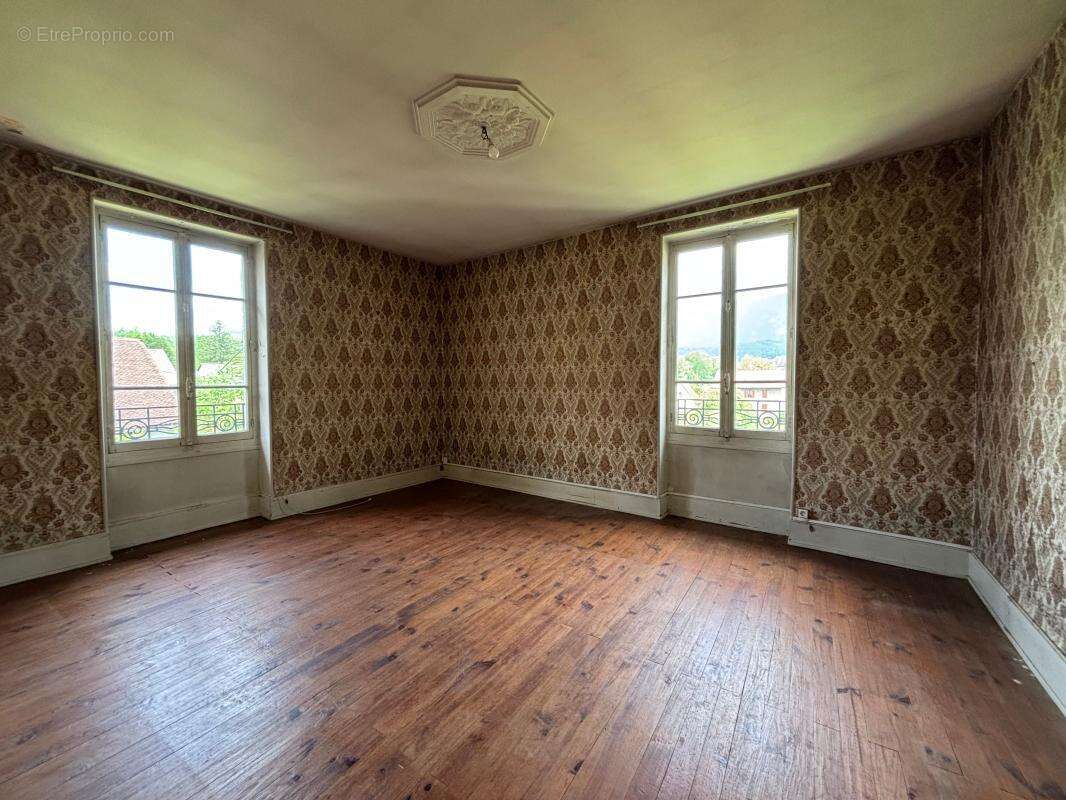 Appartement à ENTRE-DEUX-GUIERS