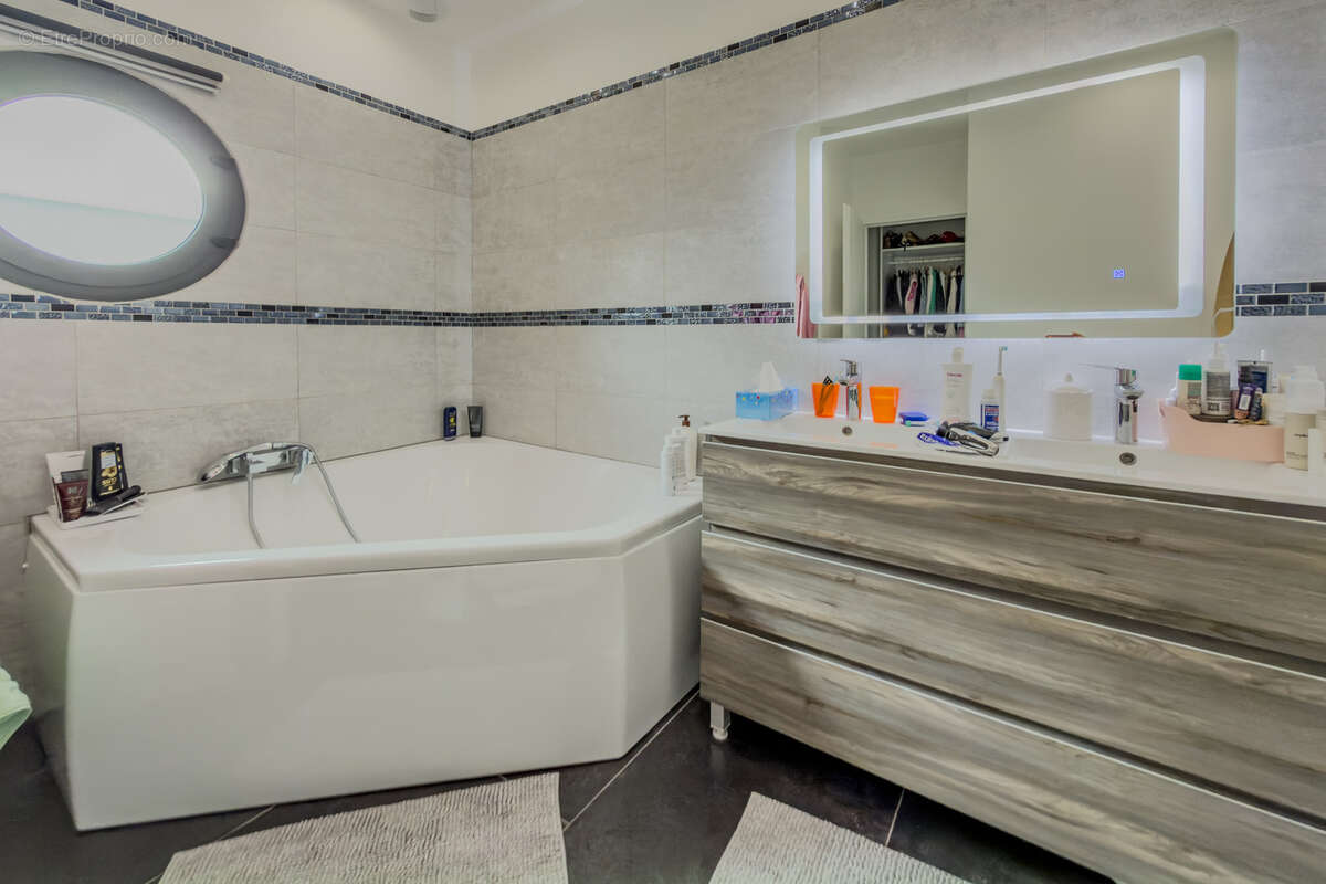 Maison à LA LONDE-LES-MAURES