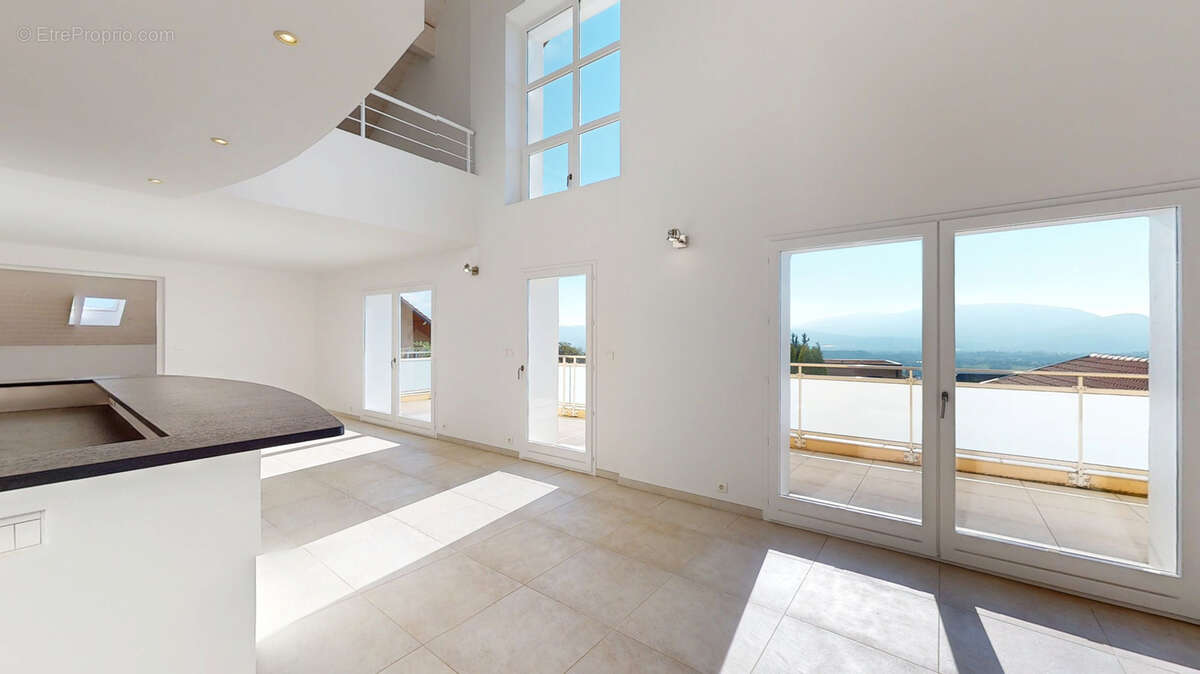 Appartement à CRANVES-SALES
