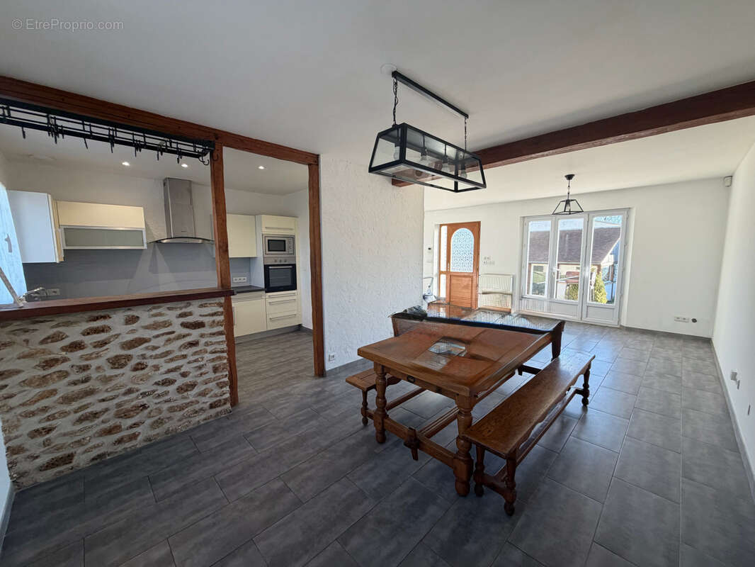 Maison à HOUDAN