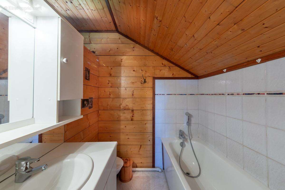 HURIGNY – Chalet suisse d'exception de 110m² sur 2 400 m² de terrain sans vis-à-vis – Fort potentiel de rénovation ! - photo 20