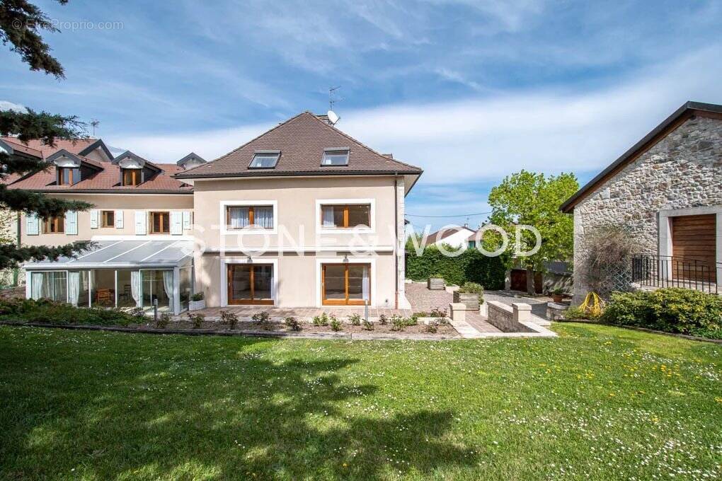 Maison à DIVONNE-LES-BAINS
