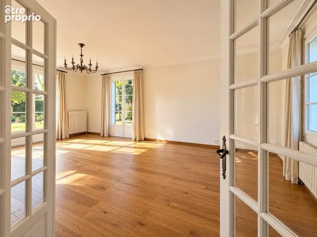 Maison indépendante Senlis - Beaux volumes, vie de plain-pied et jardin plein Sud - photo 4