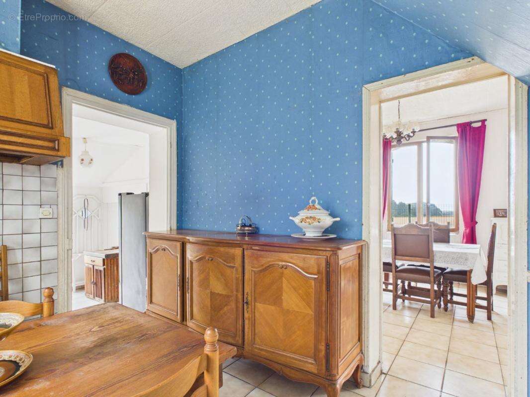 Maison 154 m² à Clastres  - photo 7