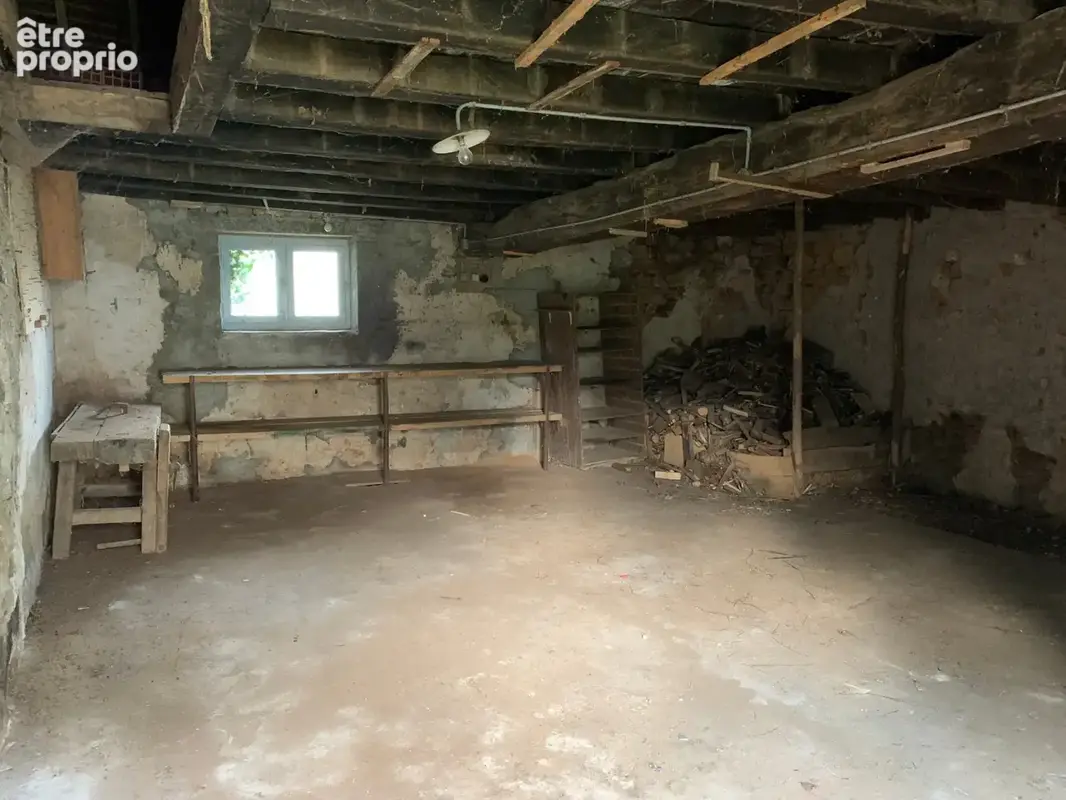 Maison et grange à Briantes, le garage