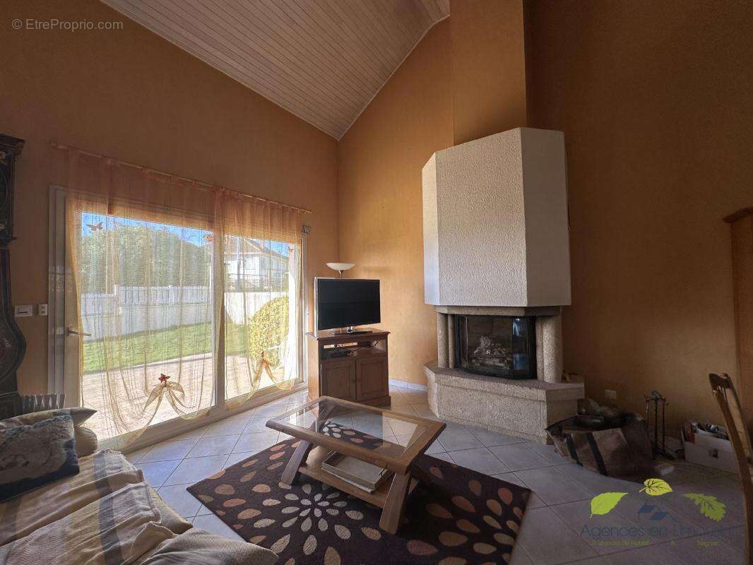 Maison à PEYRAT-LE-CHATEAU