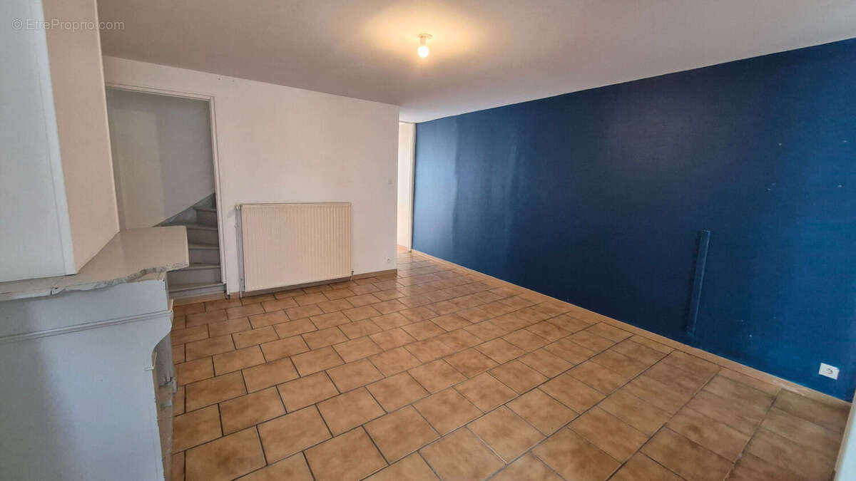 Maison à QUIEVRECHAIN