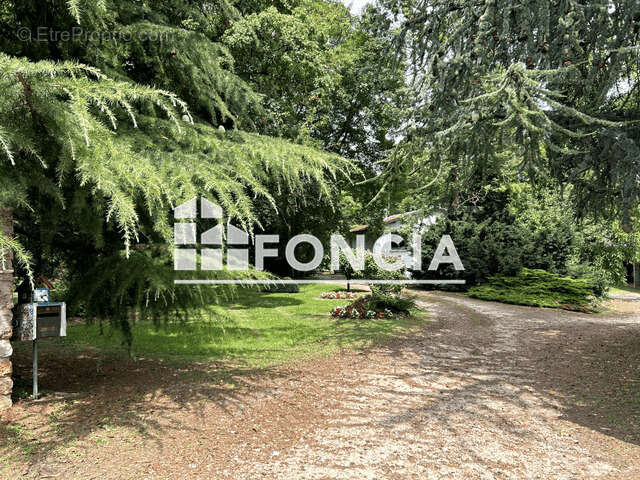 Maison à FONTENAY-LE-VICOMTE