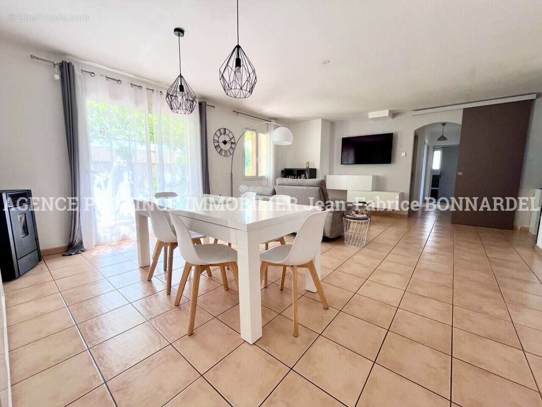 Maison 97 m² à Suze-La-Rousse  - photo 4