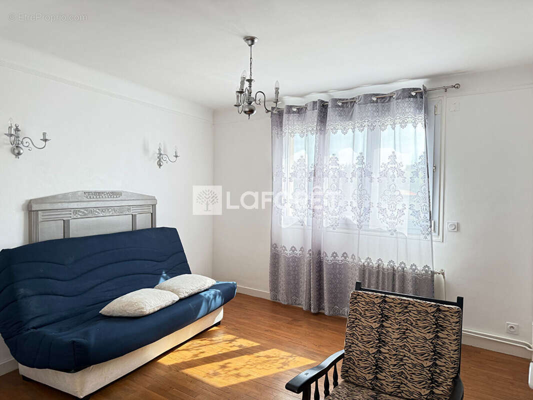 Immeuble - 160 m² - 1 local commercial - 2 appartements T2 - rénové récemment - photo 7