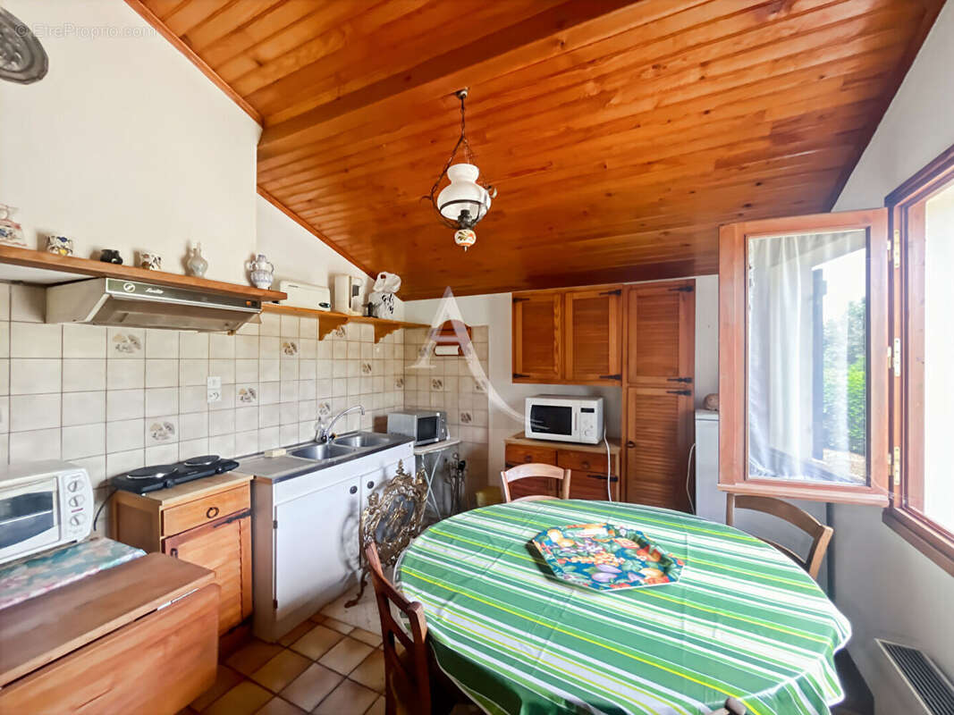 A vendre chalet avec jardin et terrain de tennis - photo 4