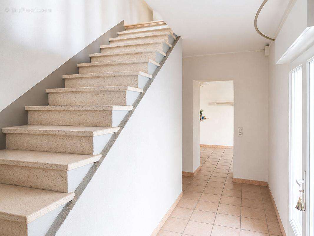 Maison de village, comprenant 1 appartement et 1 studio - photo 11