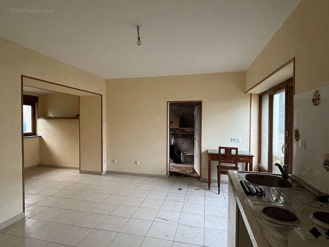 Maison à CHEZAL-BENOIT