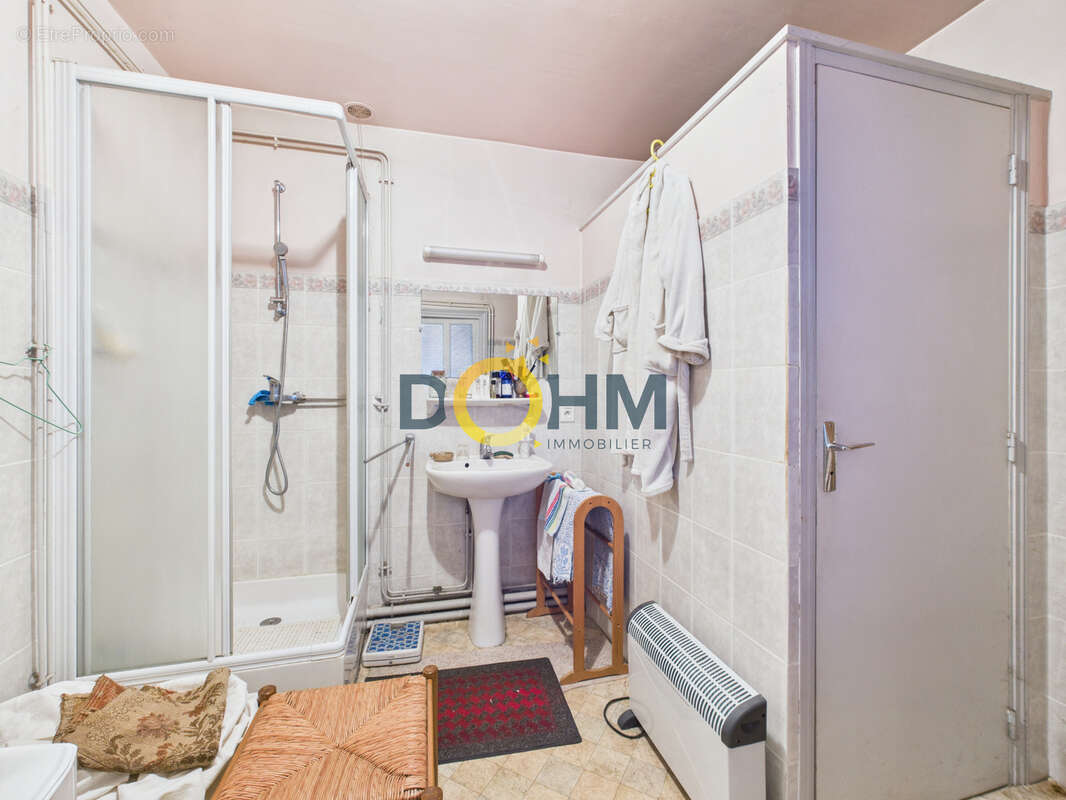 A vendre ambertmaison 185 m2,jardin clos et garage - photo 5
