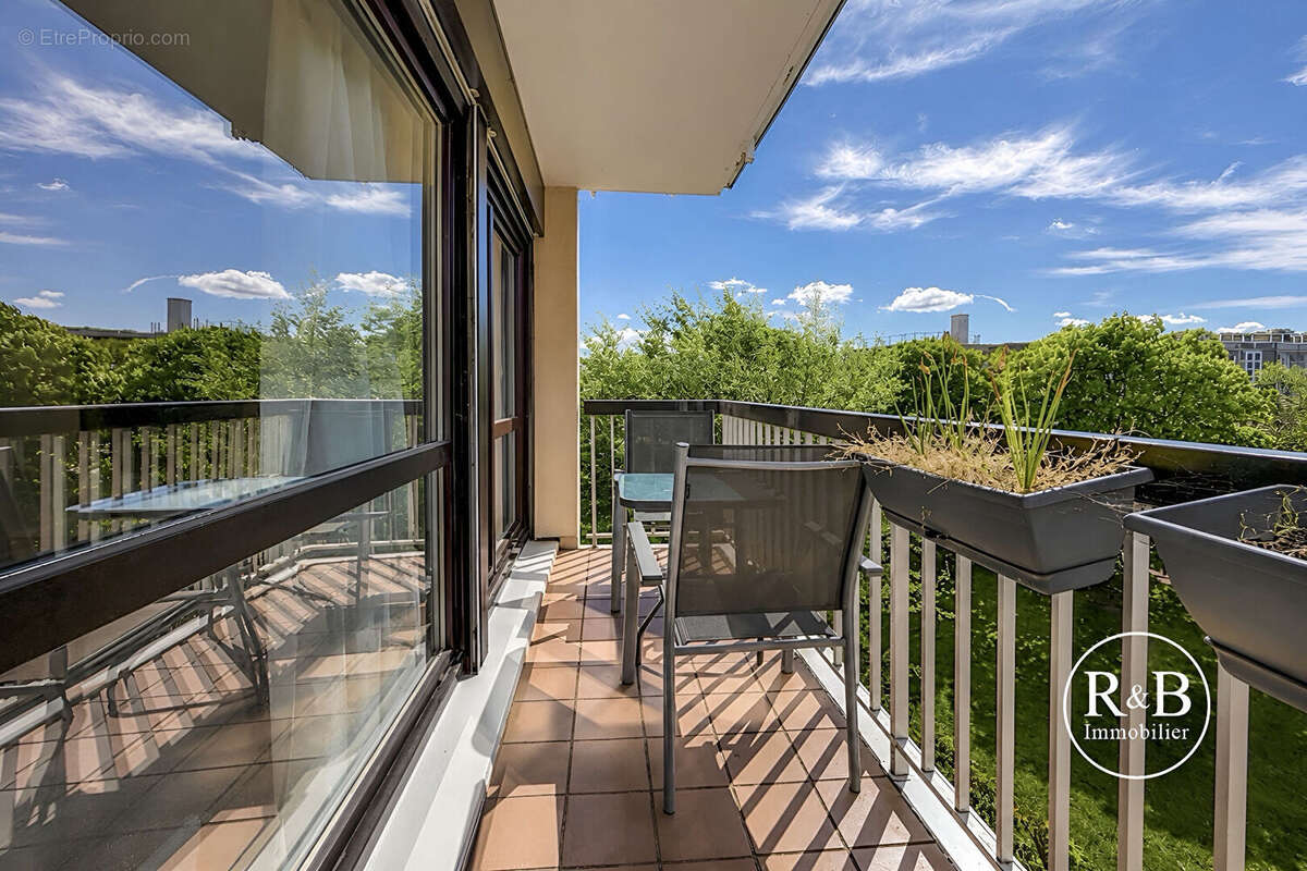 Appartement à LES CLAYES-SOUS-BOIS